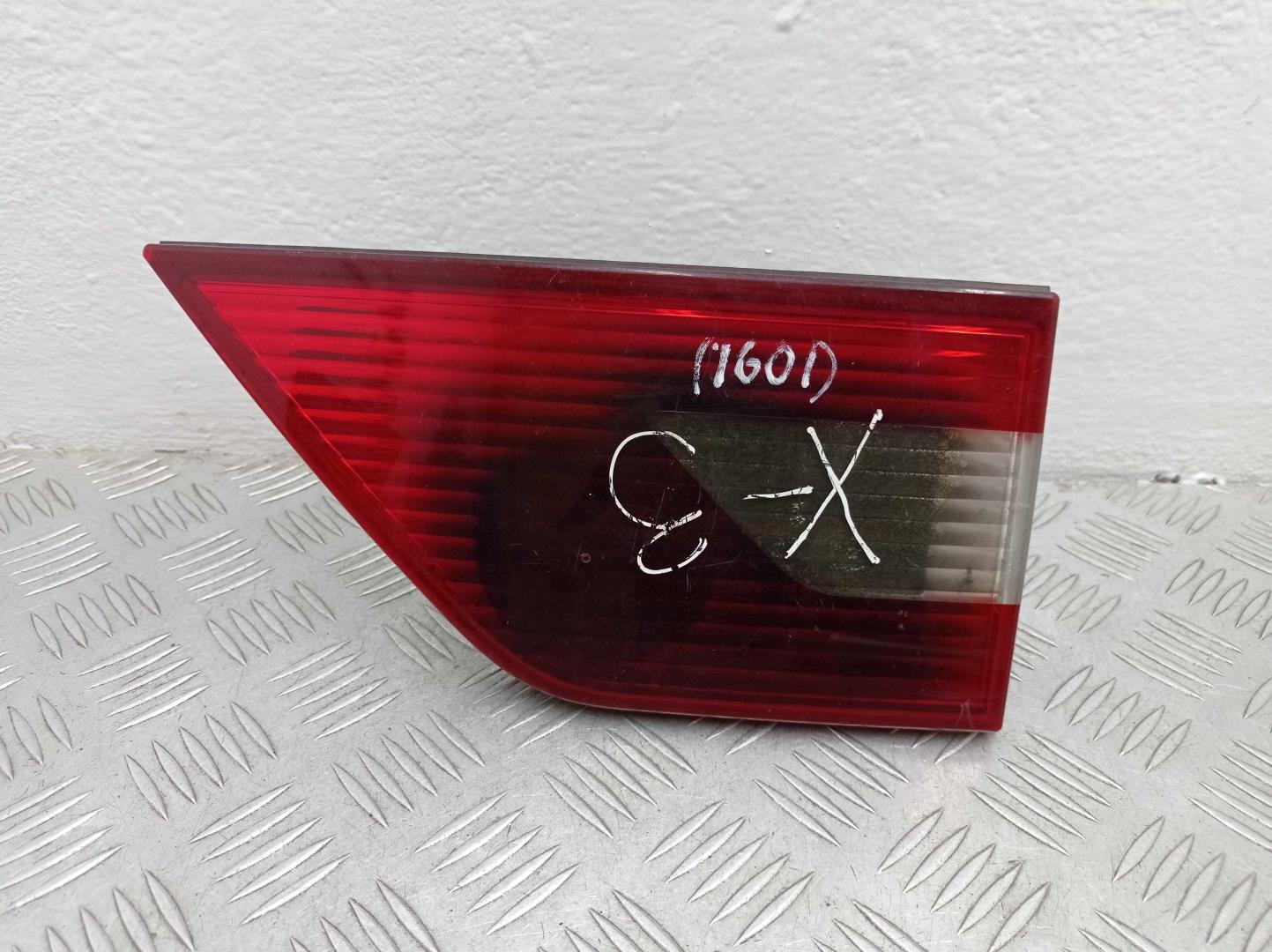 Фонарь задний внутренний правый