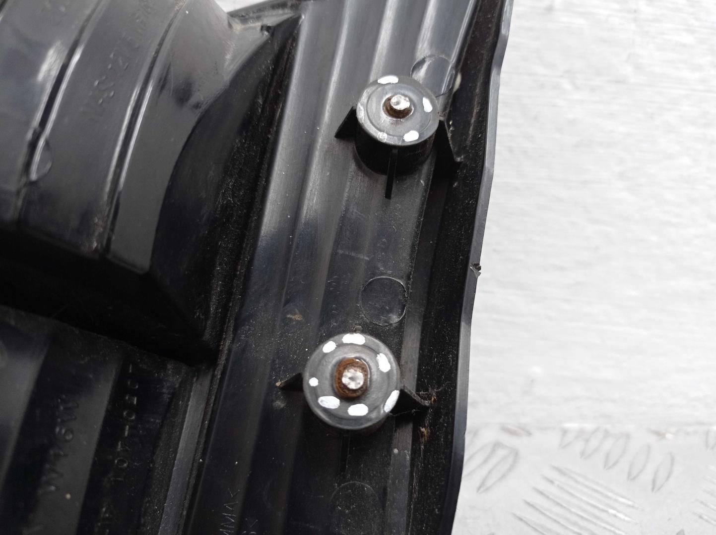 Фонарь задний внутренний левый