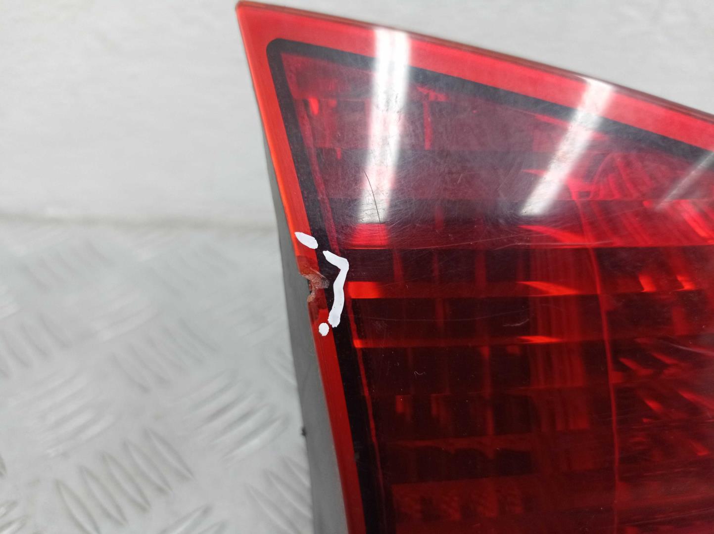 Фонарь задний внутренний левый