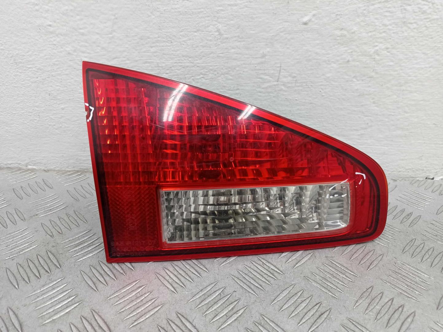 Фонарь задний внутренний левый