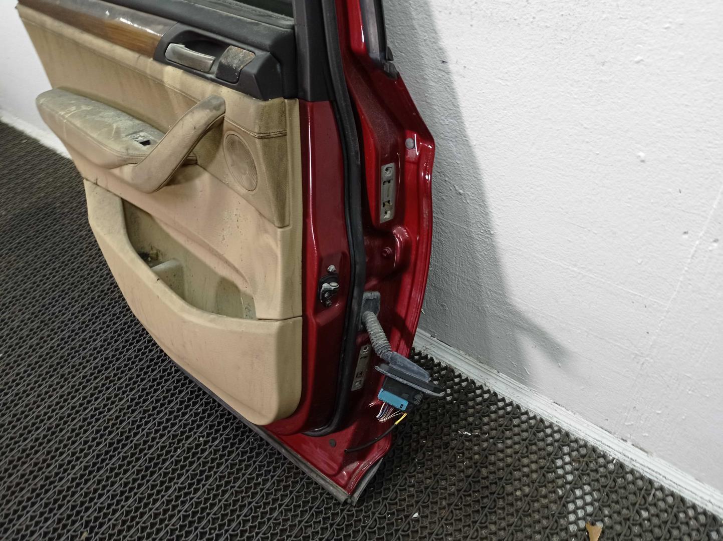 Стекло двери задней левой