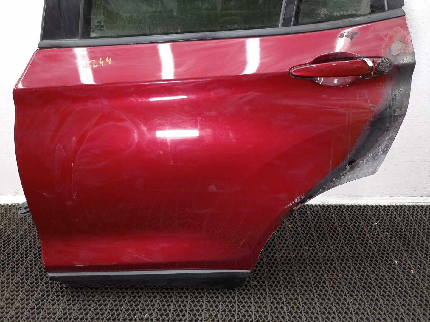 Стекло двери задней левой