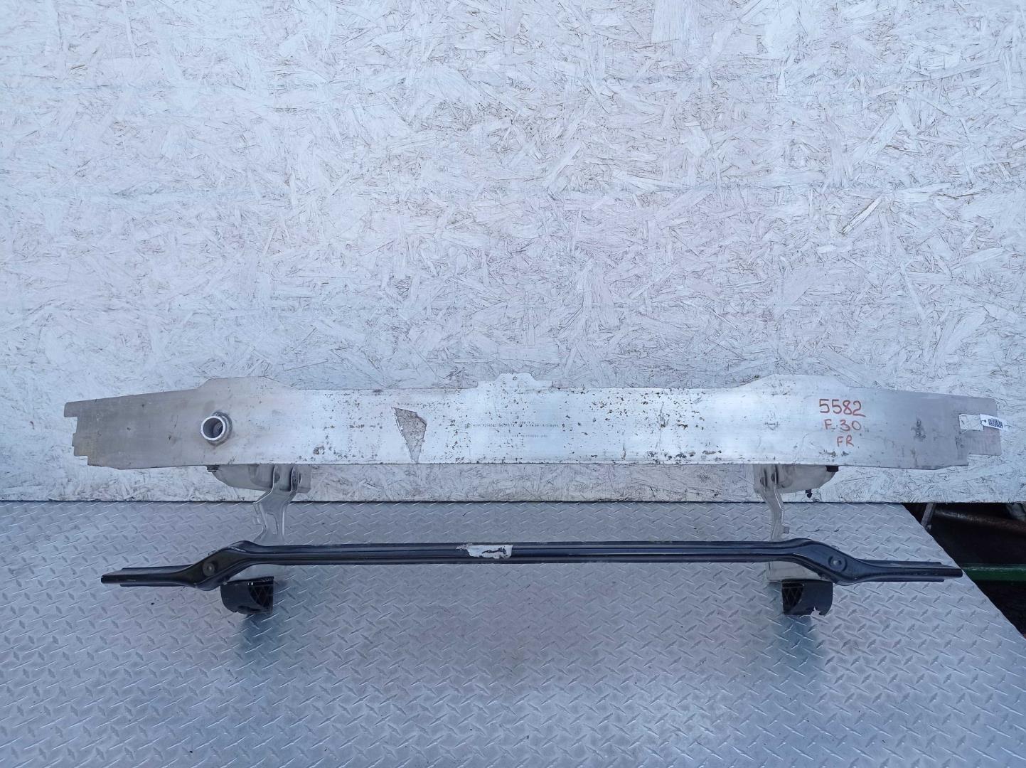 Усилитель переднего бампера