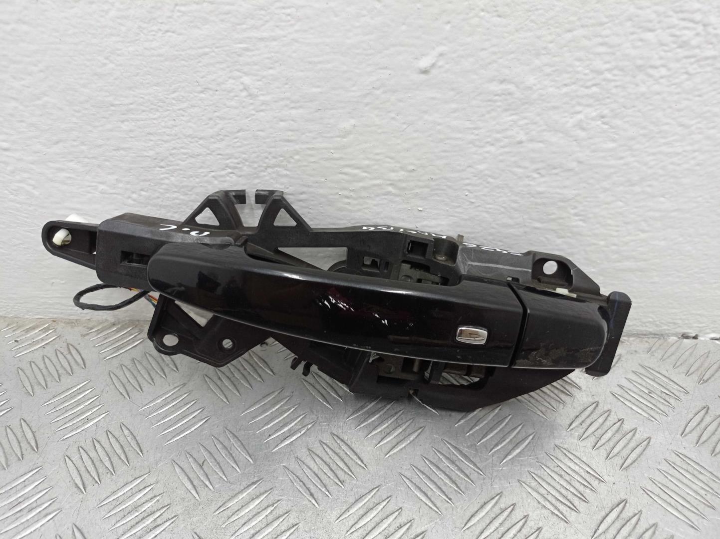 Ручка двери передней наружная левая