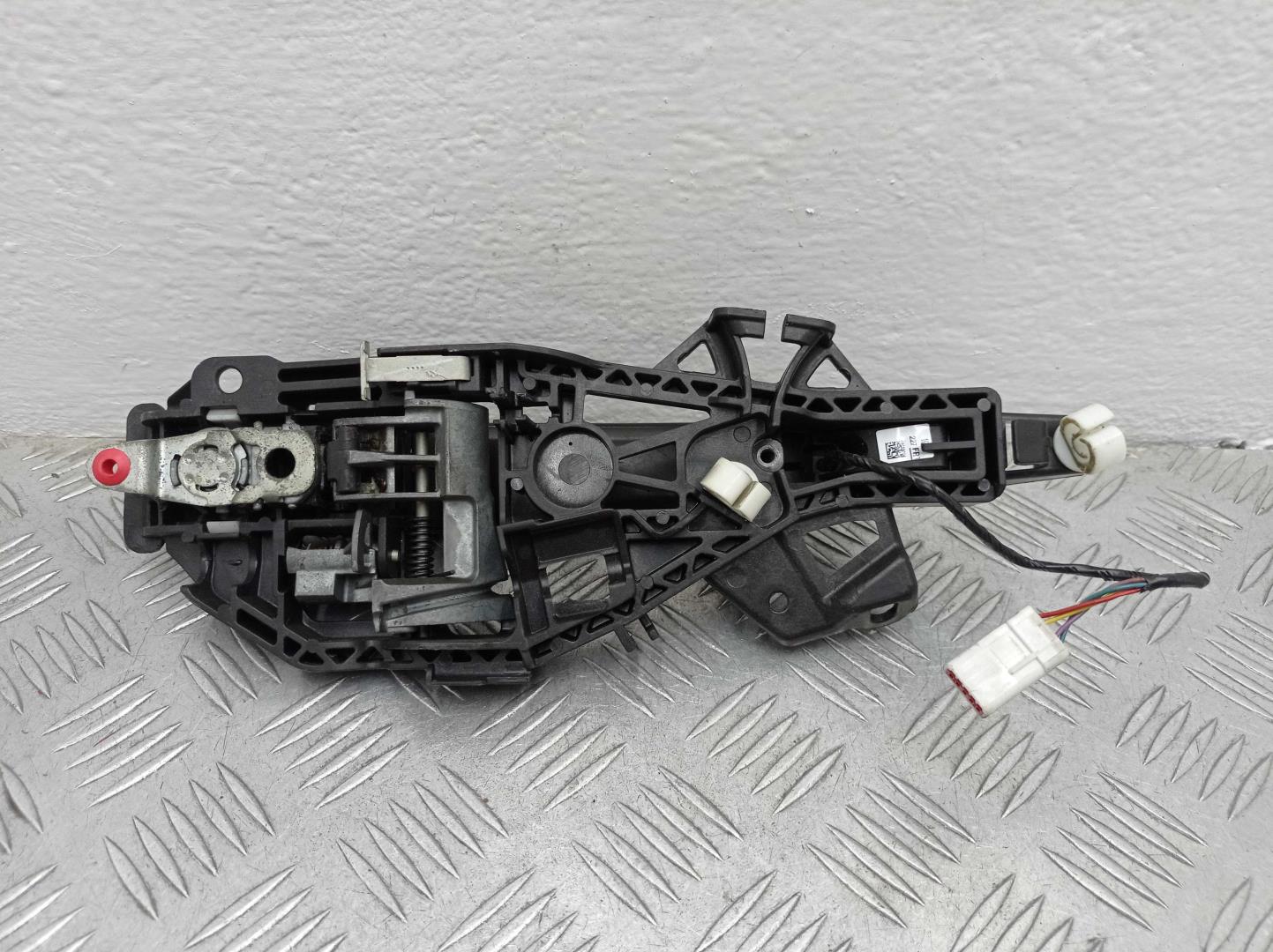 Ручка двери передней наружная левая