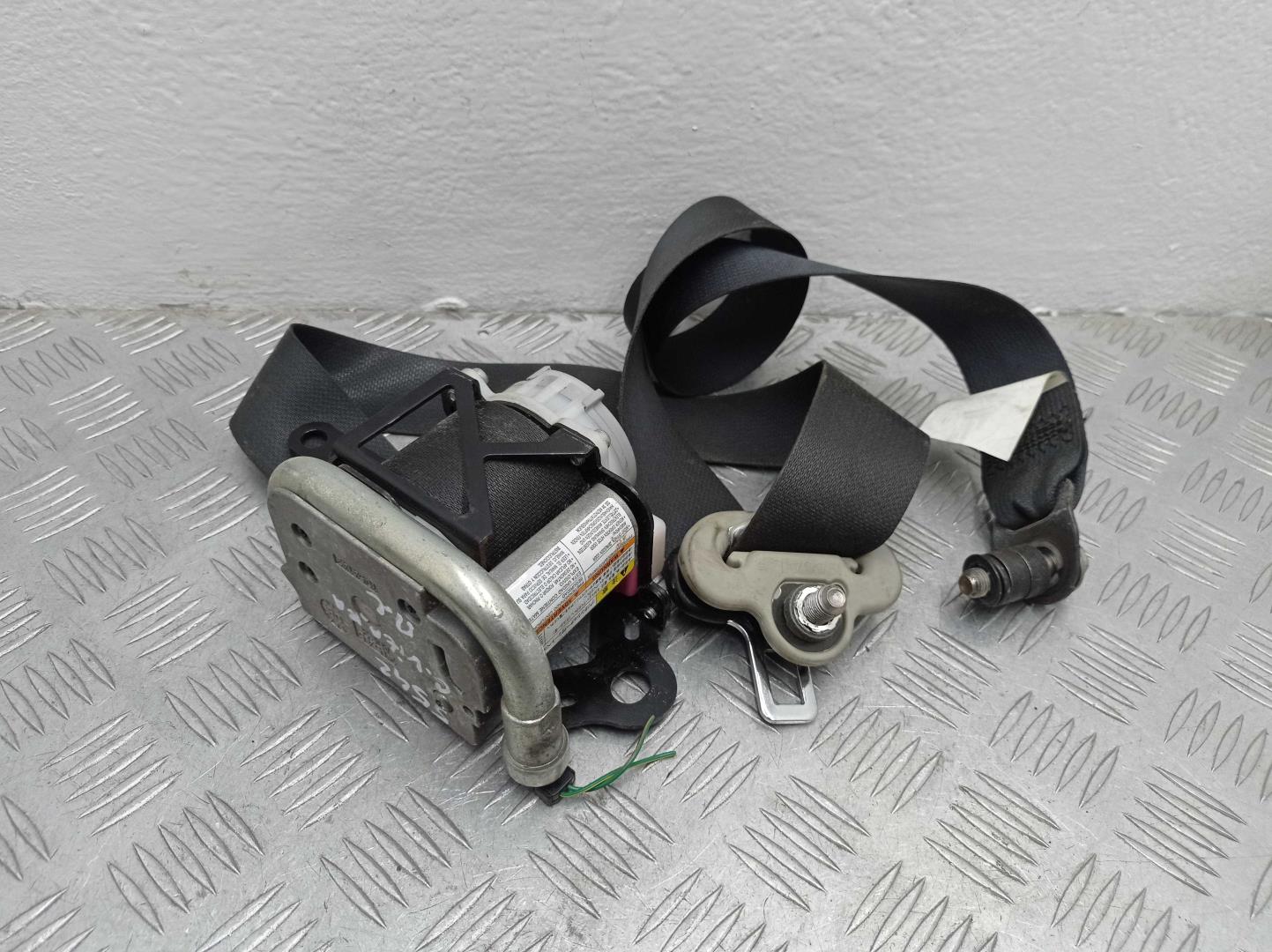 Ремень безопасности