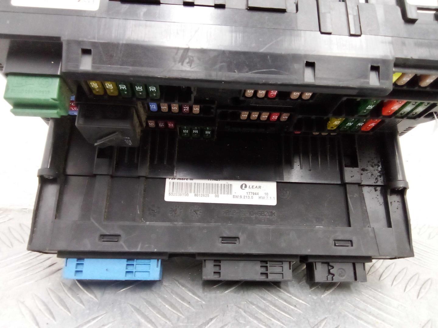 Блок предохранителей