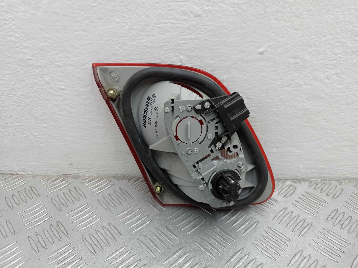 Фонарь задний внутренний правый