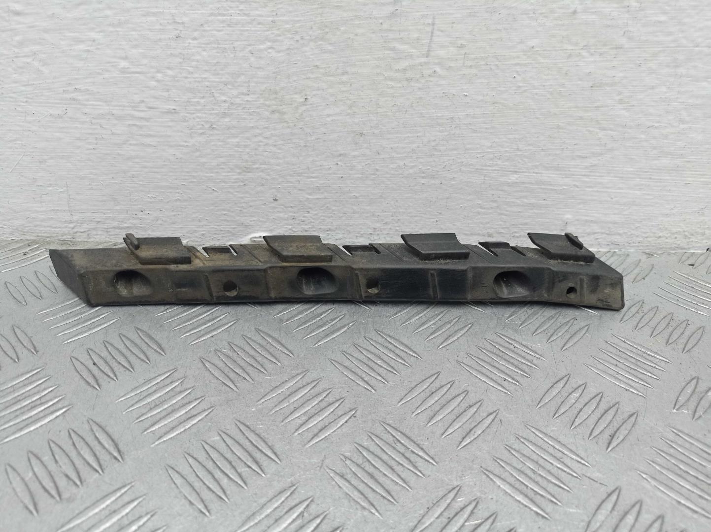 Кронштейн фар правый