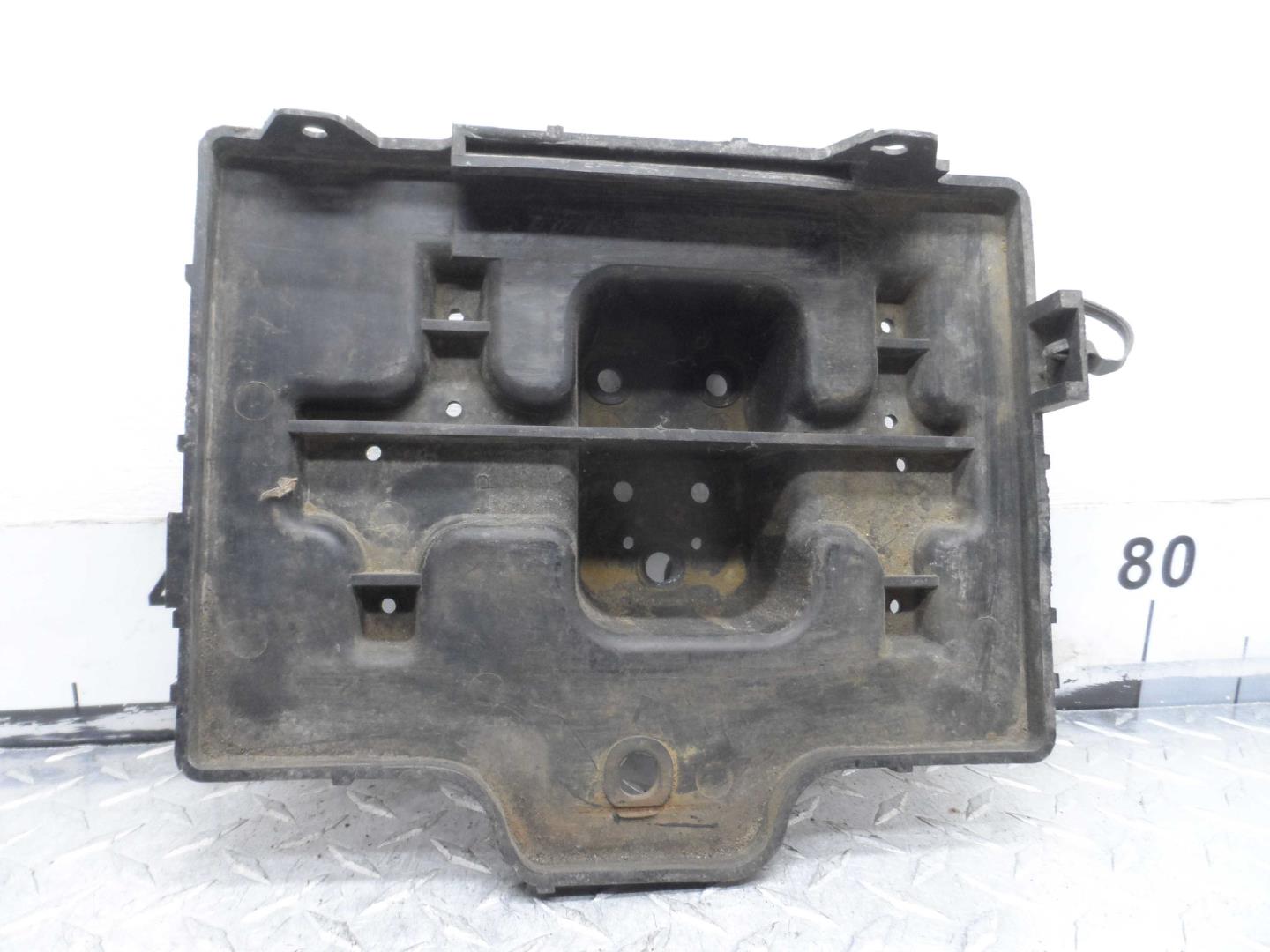 Площадка под аккумулятор (АКБ)