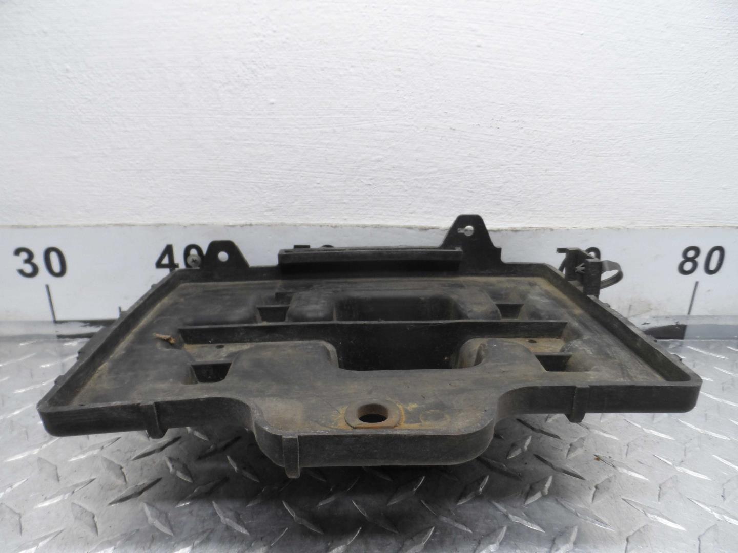 Площадка под аккумулятор (АКБ)