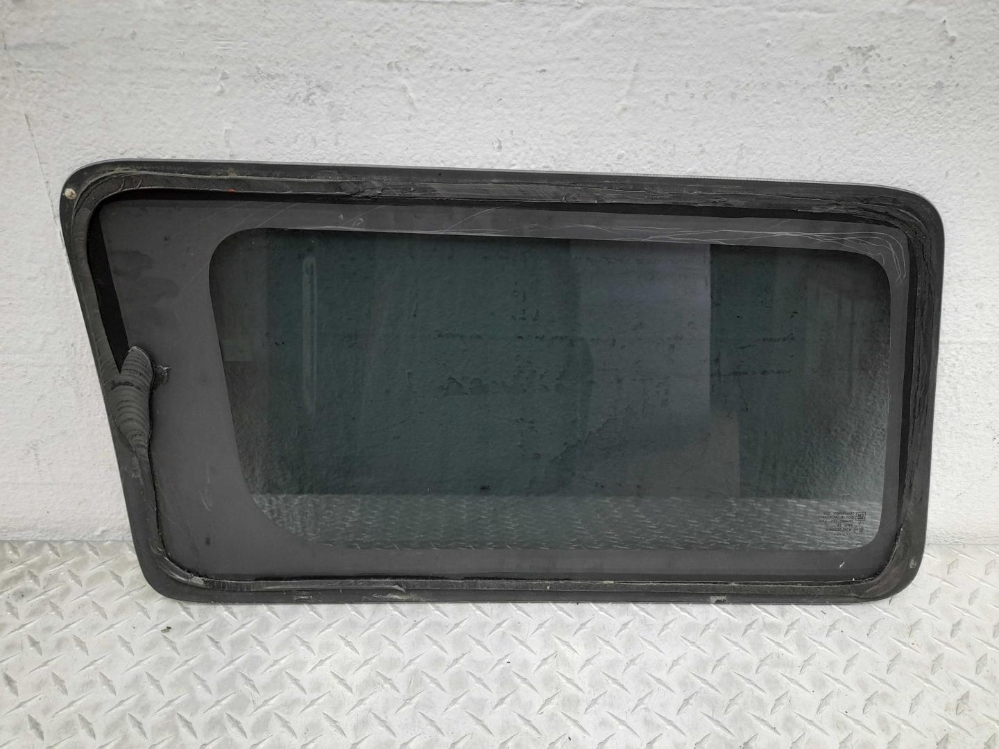 Стекло кузовное глухое правое