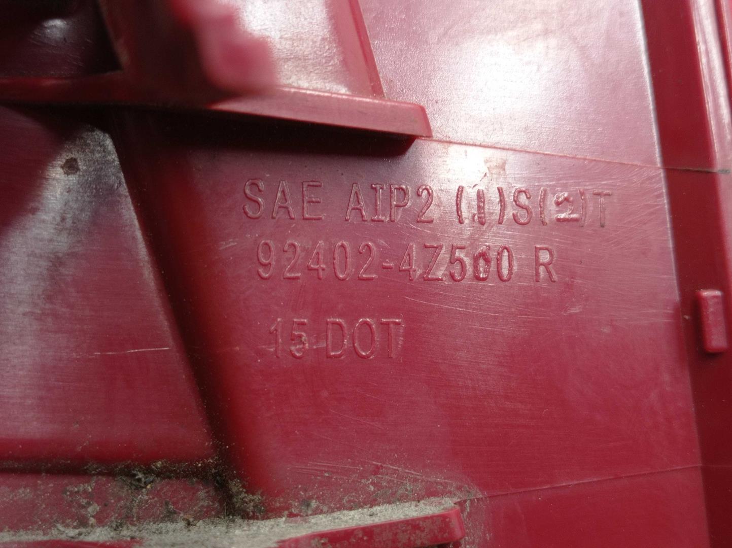 Фонарь задний наружный правый