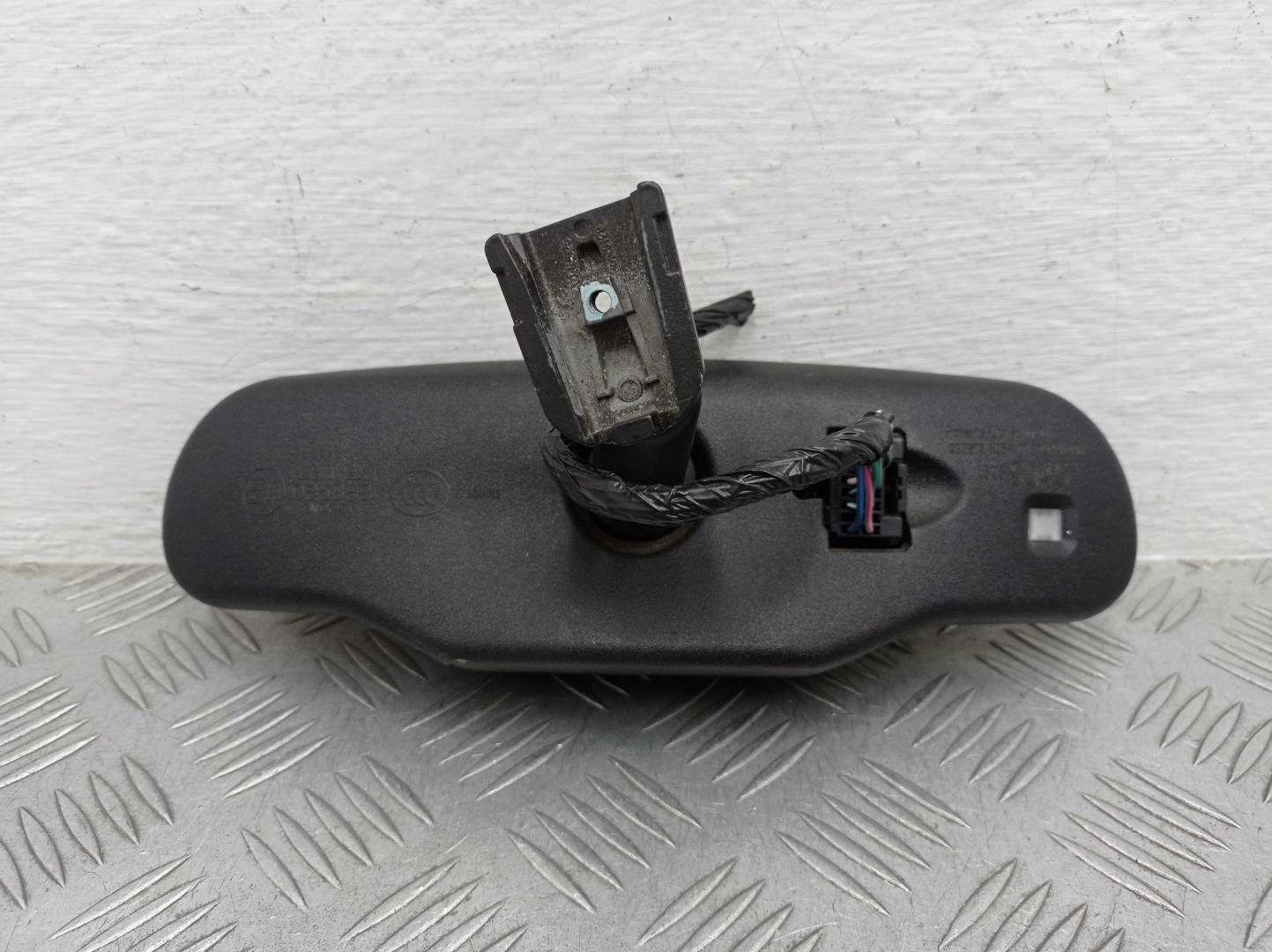 Зеркало заднего вида