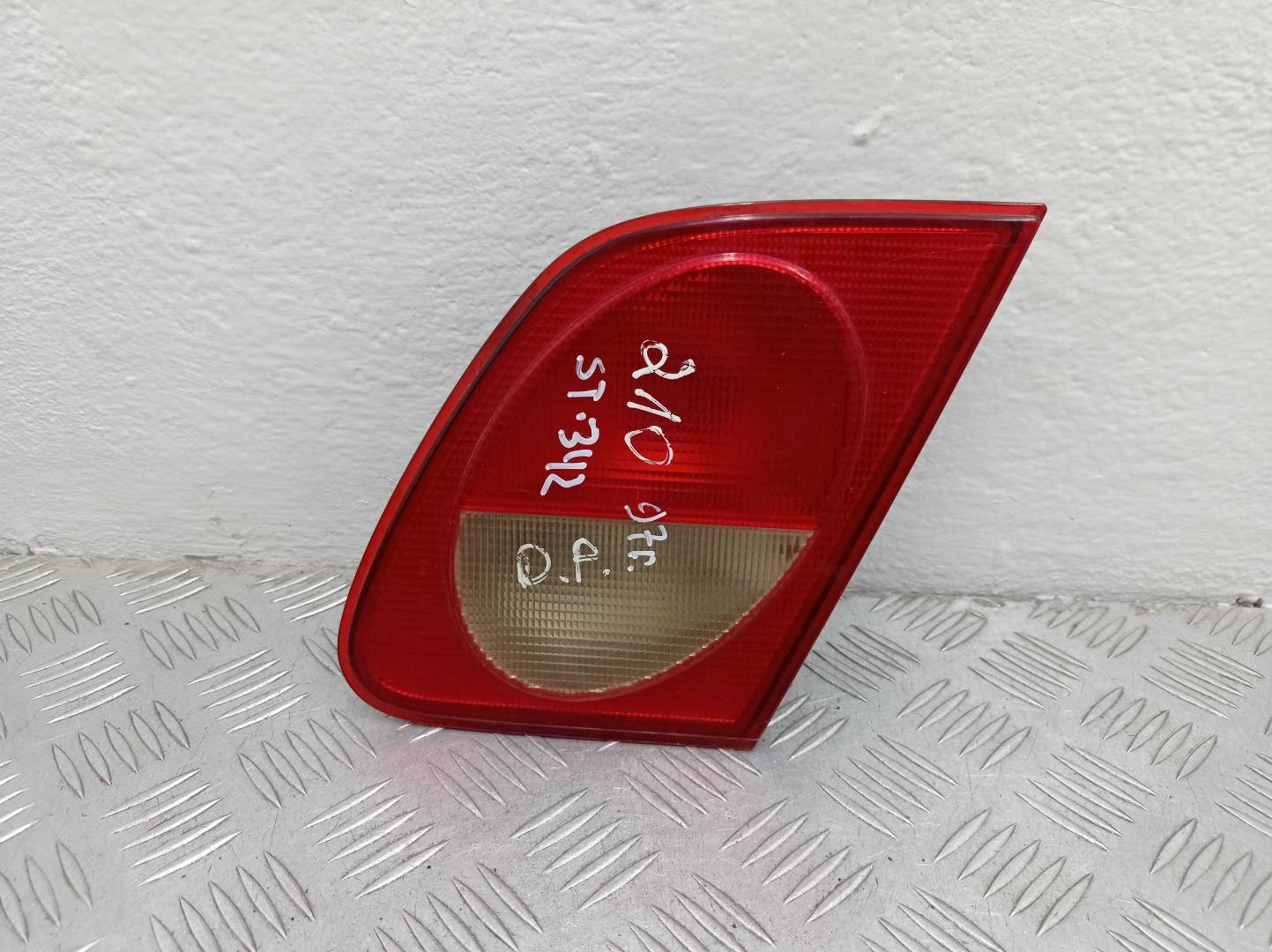 Фонарь задний внутренний правый