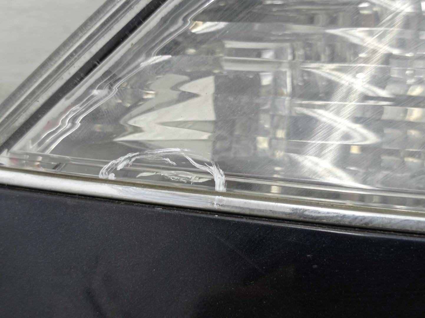 Фонарь задний наружный правый