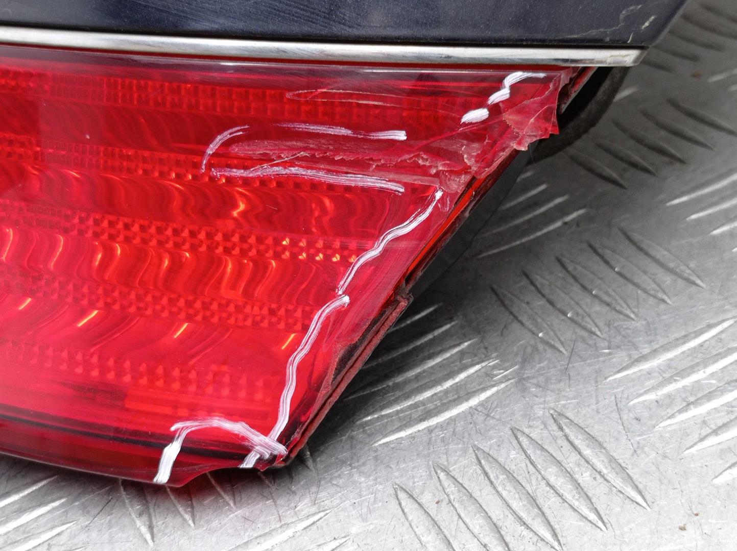 Фонарь задний наружный правый