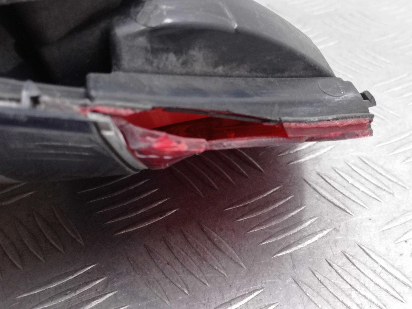 Фонарь задний наружный правый