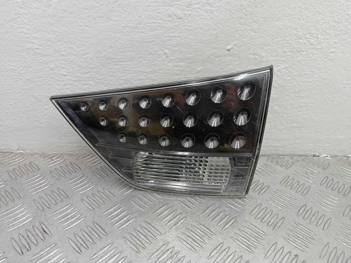 Фонарь задний внутренний правый