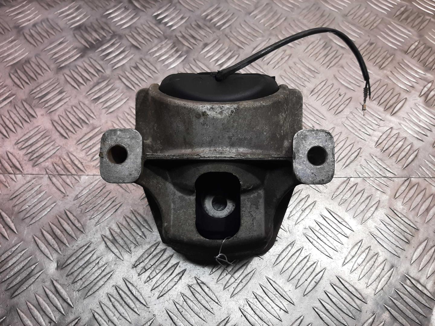 Опора двигателя