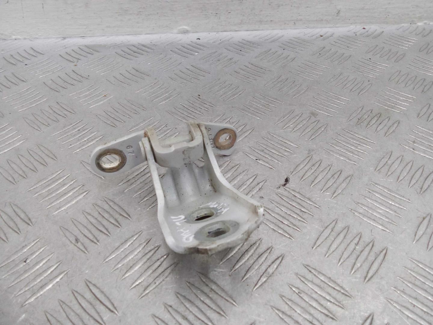 Петля двери передней