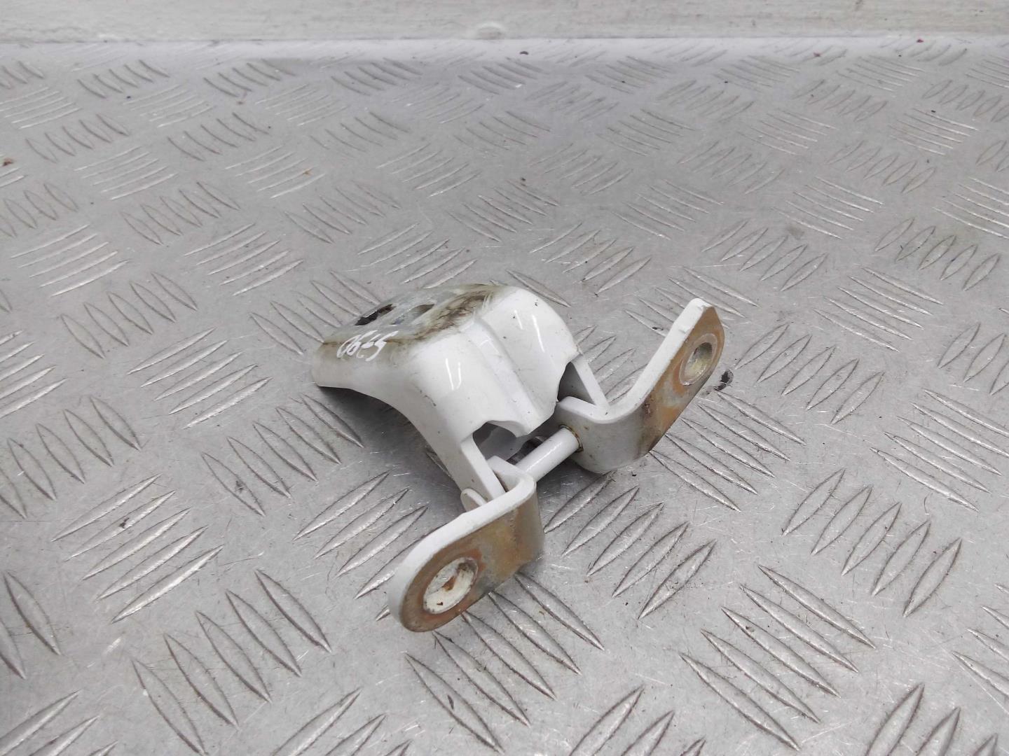 Петля двери передней