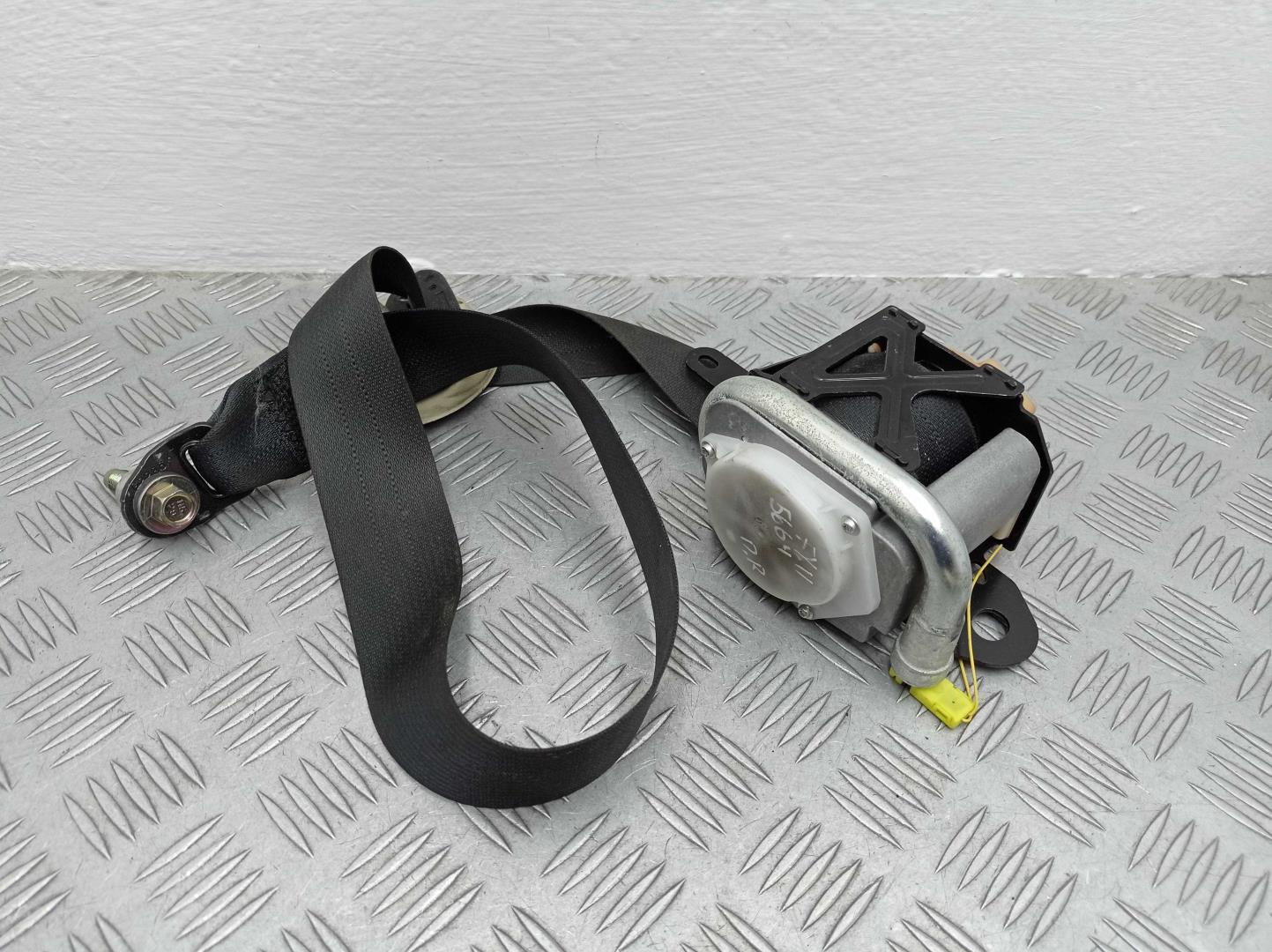 Ремень безопасности