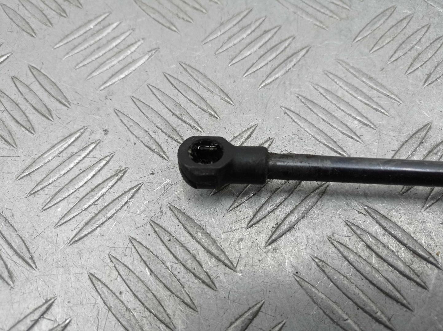 Амортизатор капота