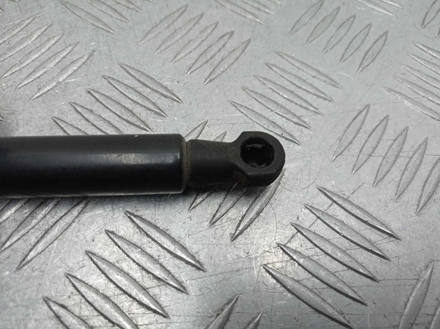 Амортизатор капота