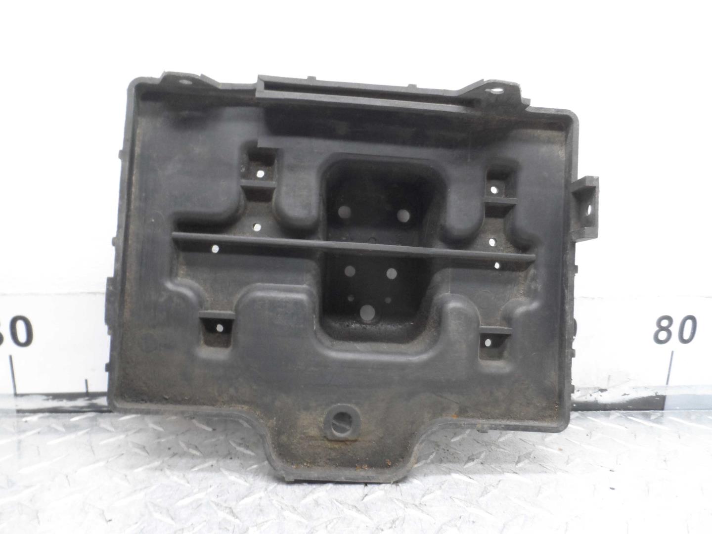 Площадка под аккумулятор (АКБ)