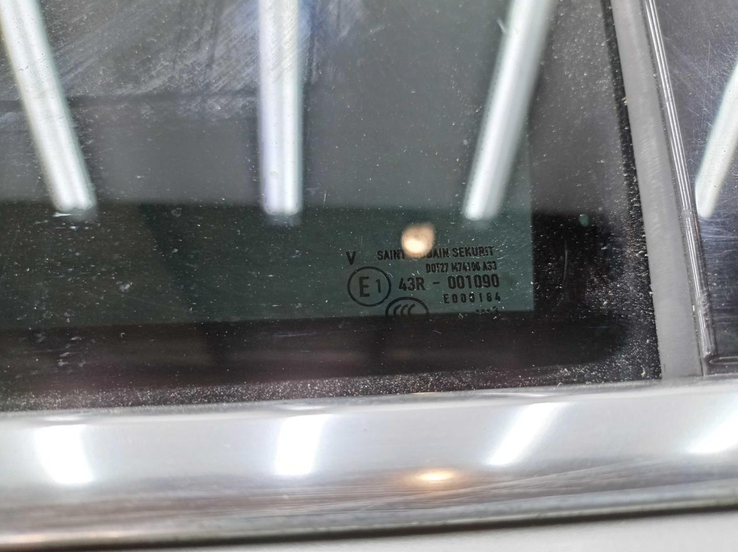 Стекло двери задней левой