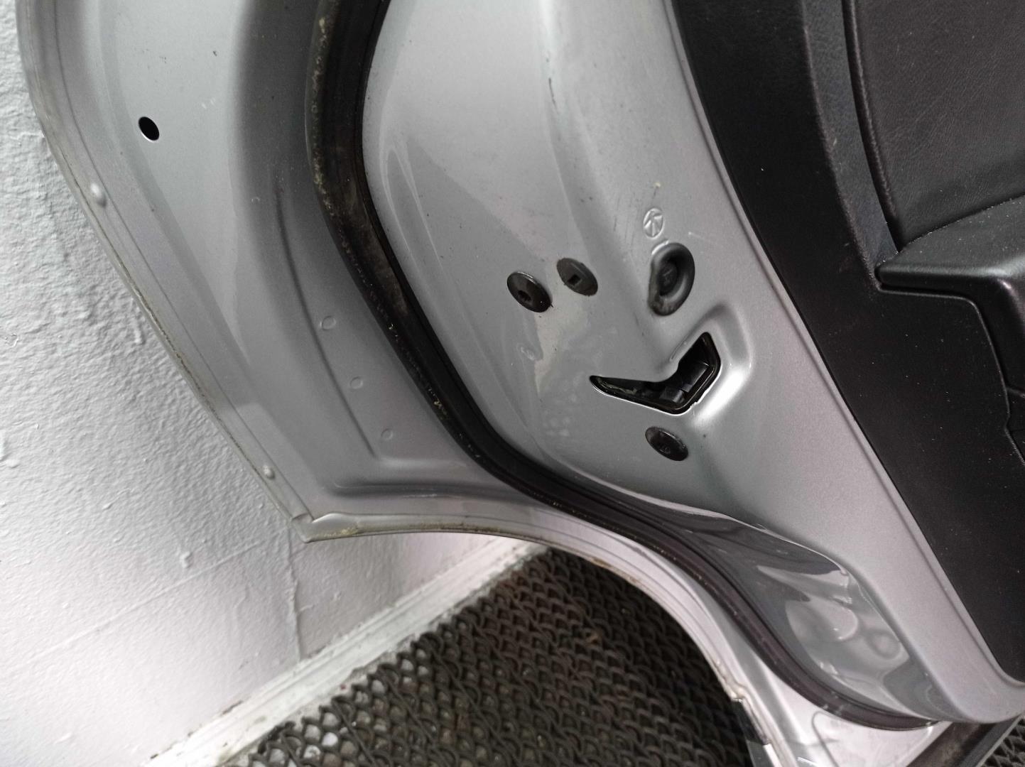 Стекло двери задней левой