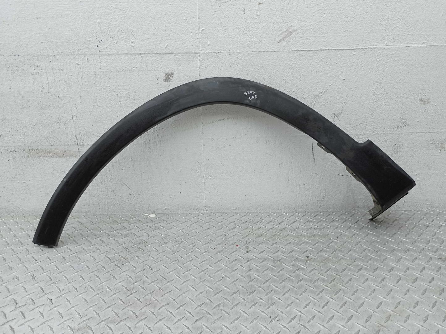 Накладка переднего крыла левого