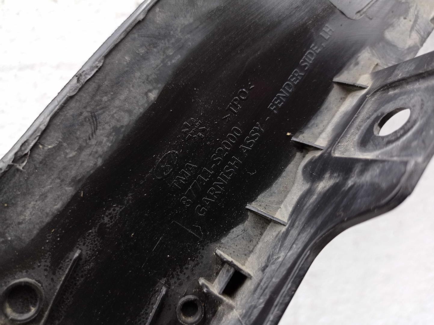 Накладка переднего крыла левого