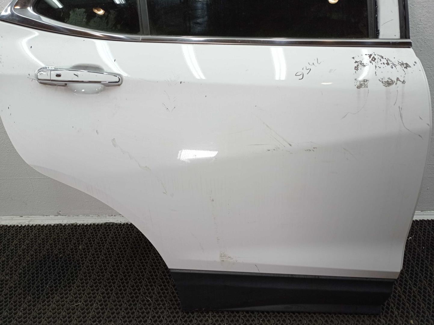 Дверь задняя правая