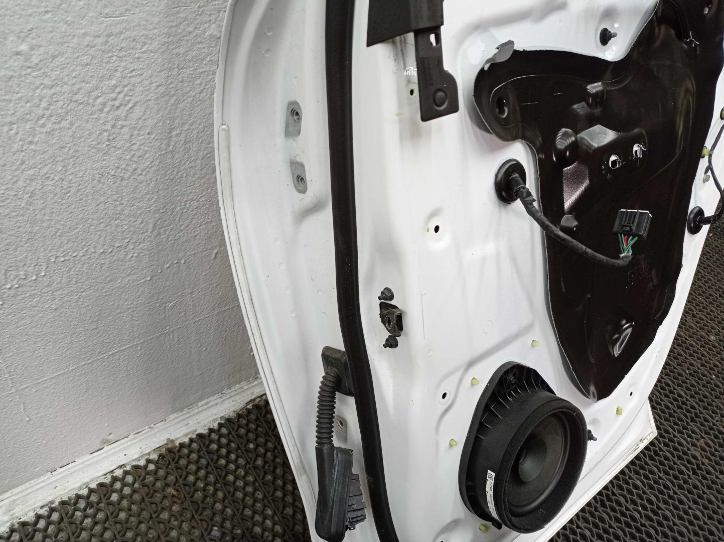 Дверь задняя правая