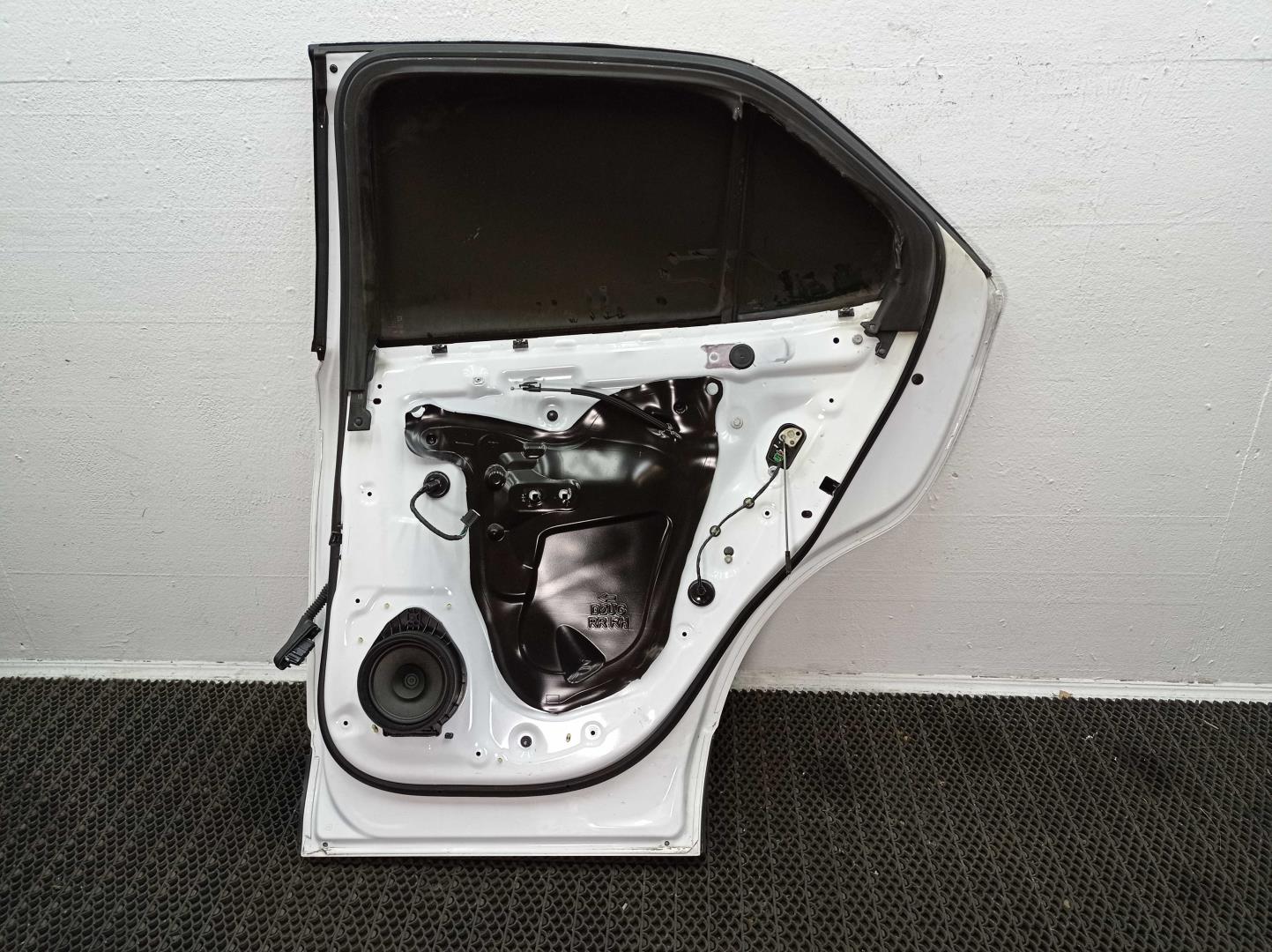 Замок двери задней правой