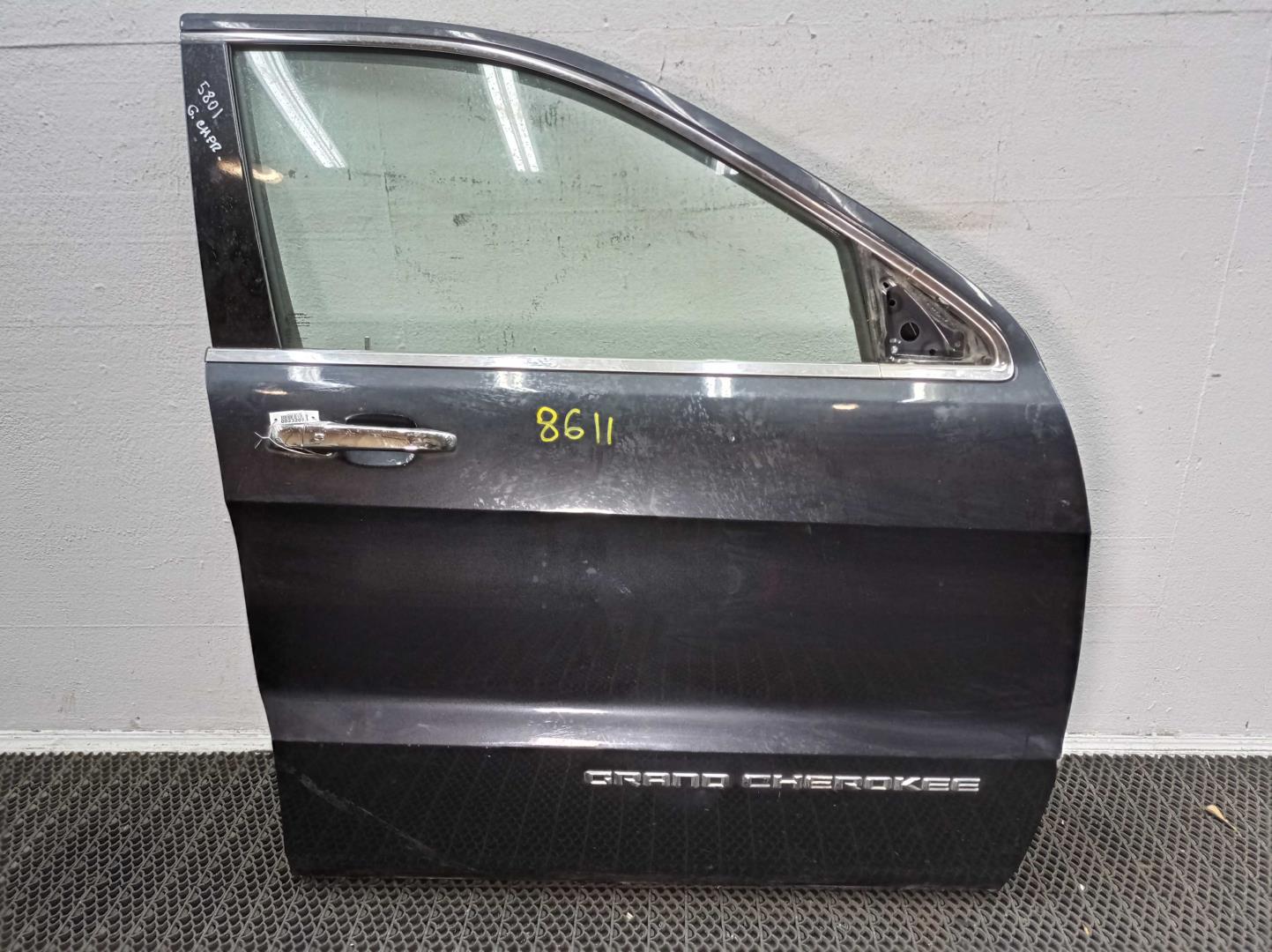 Петля двери передней