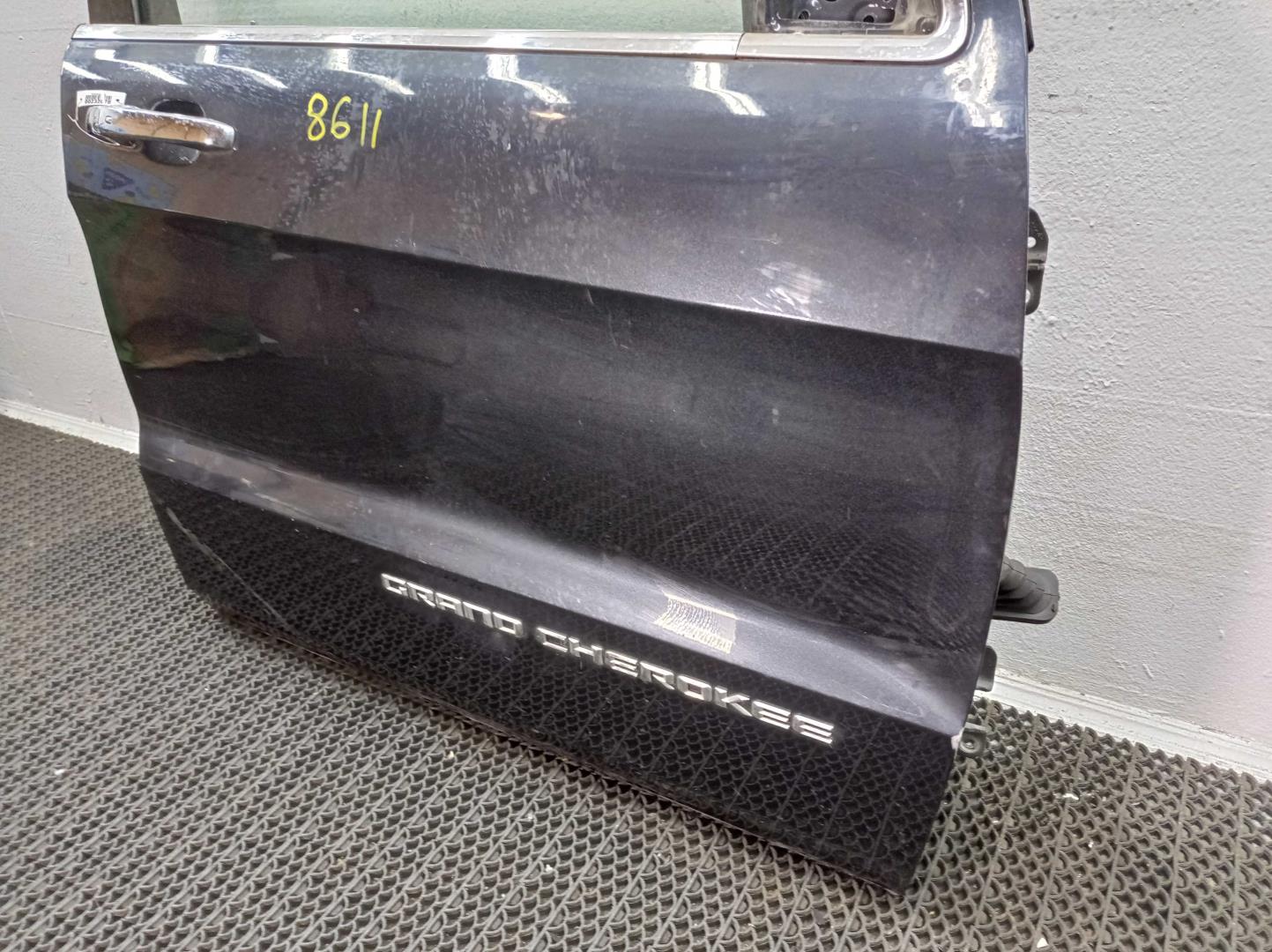 Петля двери передней