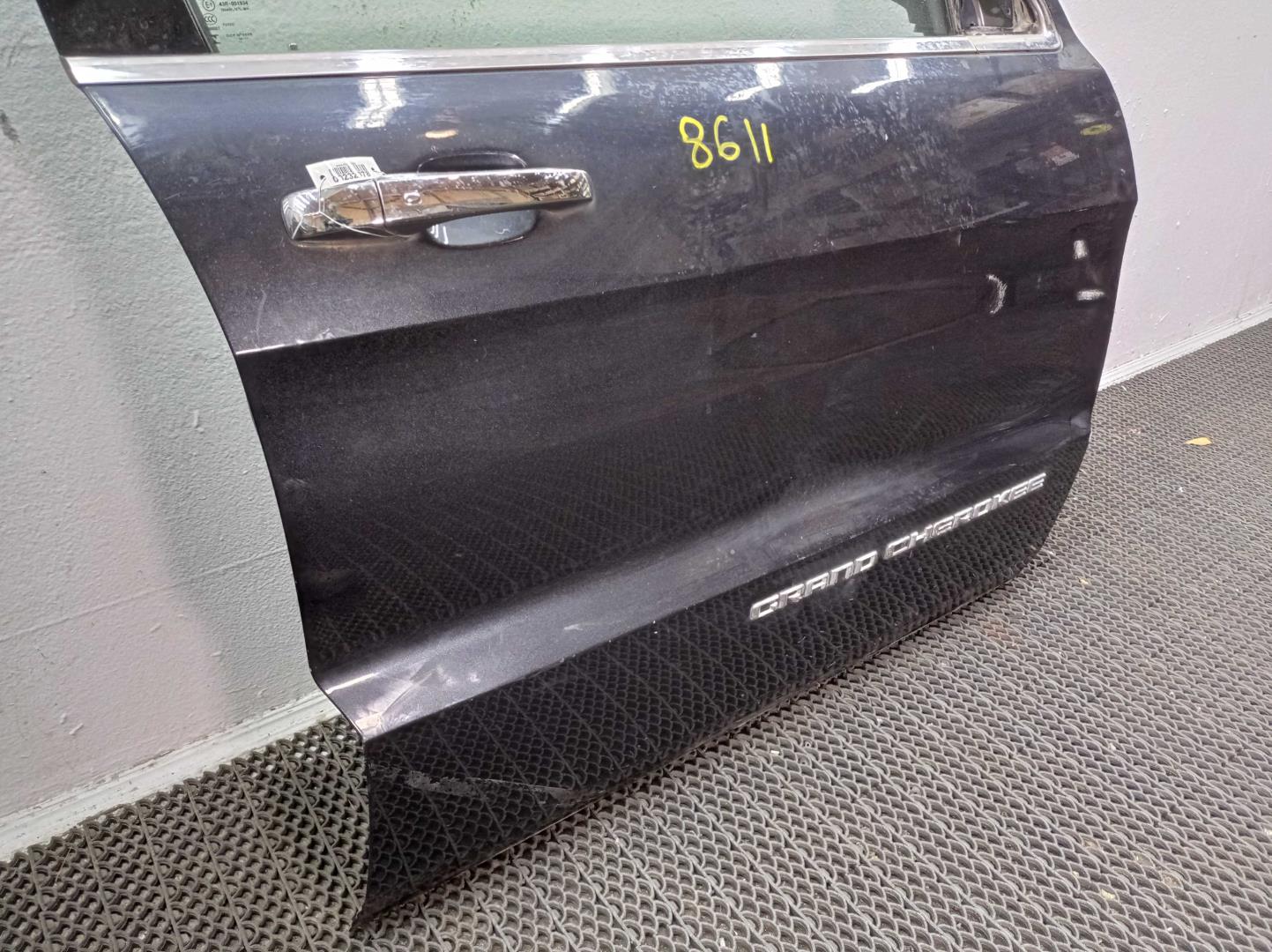 Петля двери передней