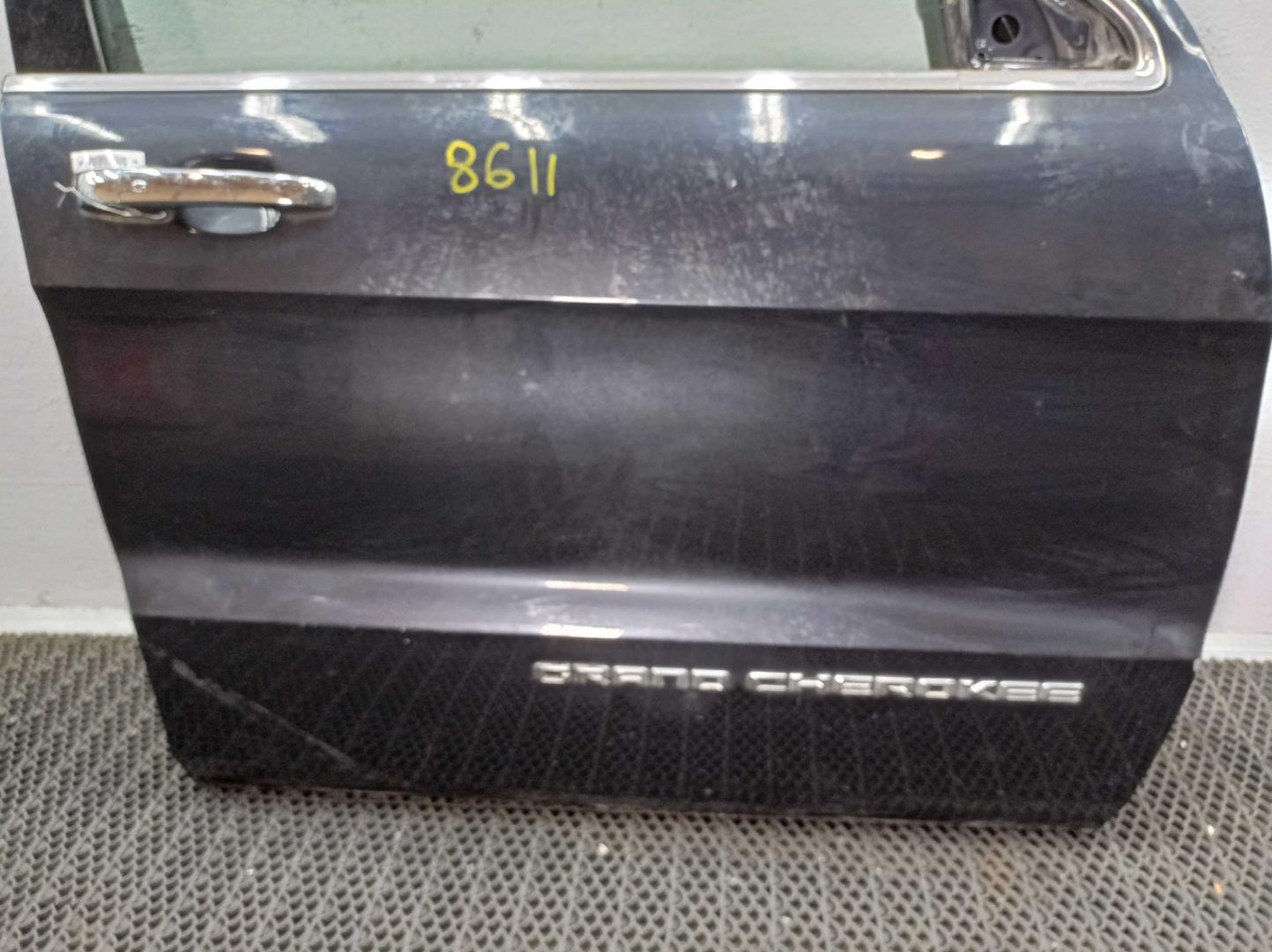 Петля двери передней