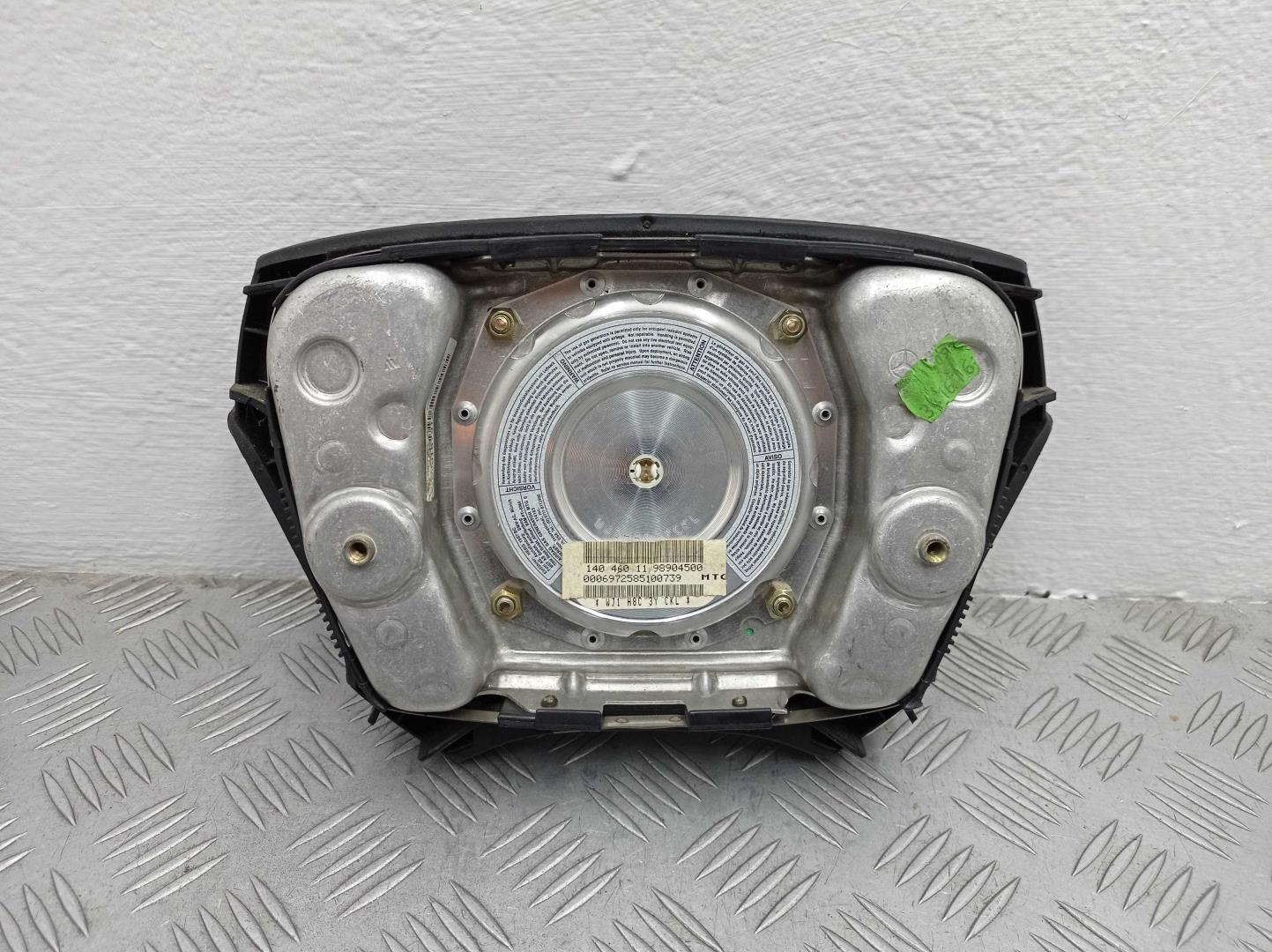 Подушка безопасности в рулевое колесо