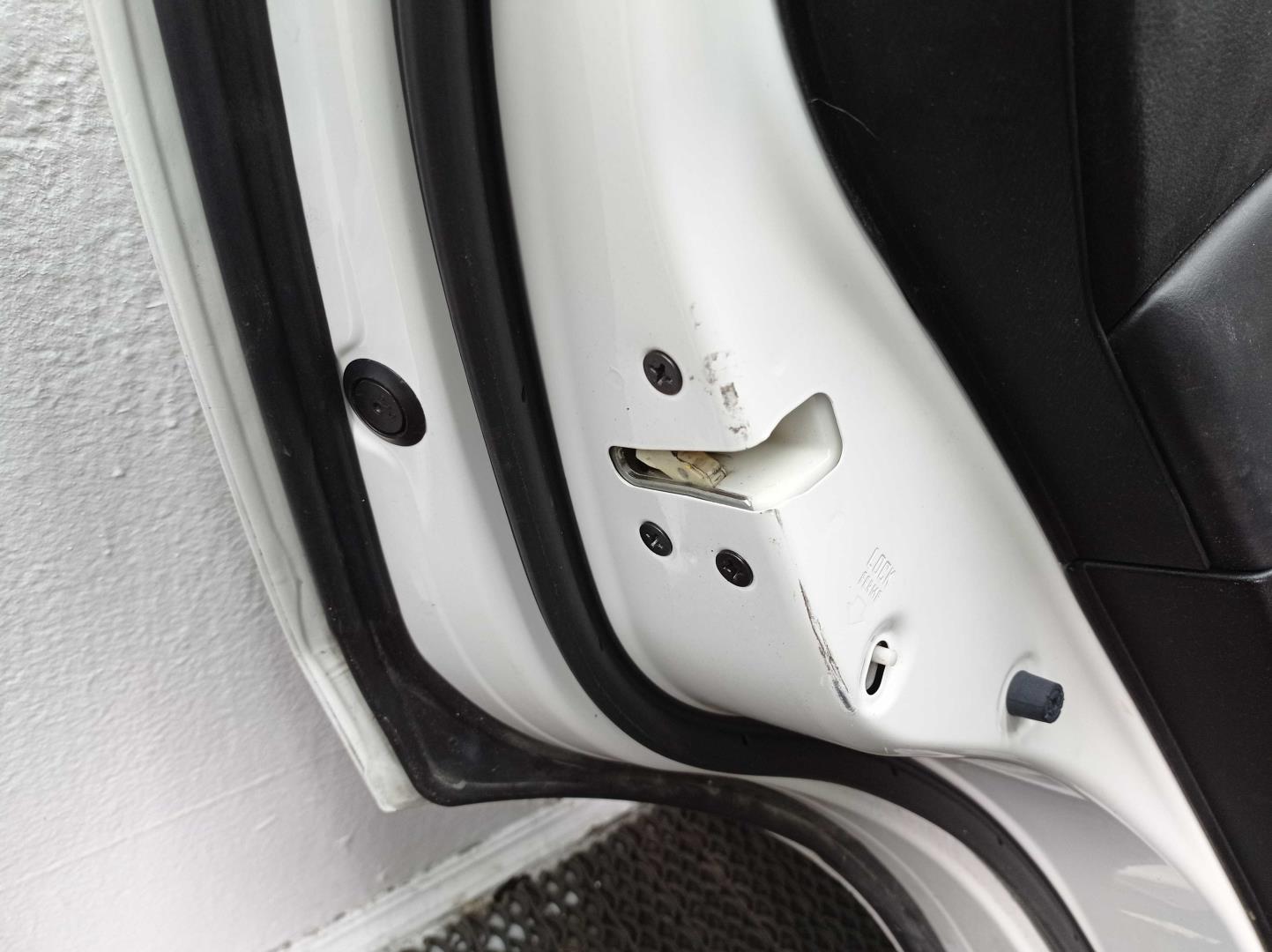 Стекло двери задней левой