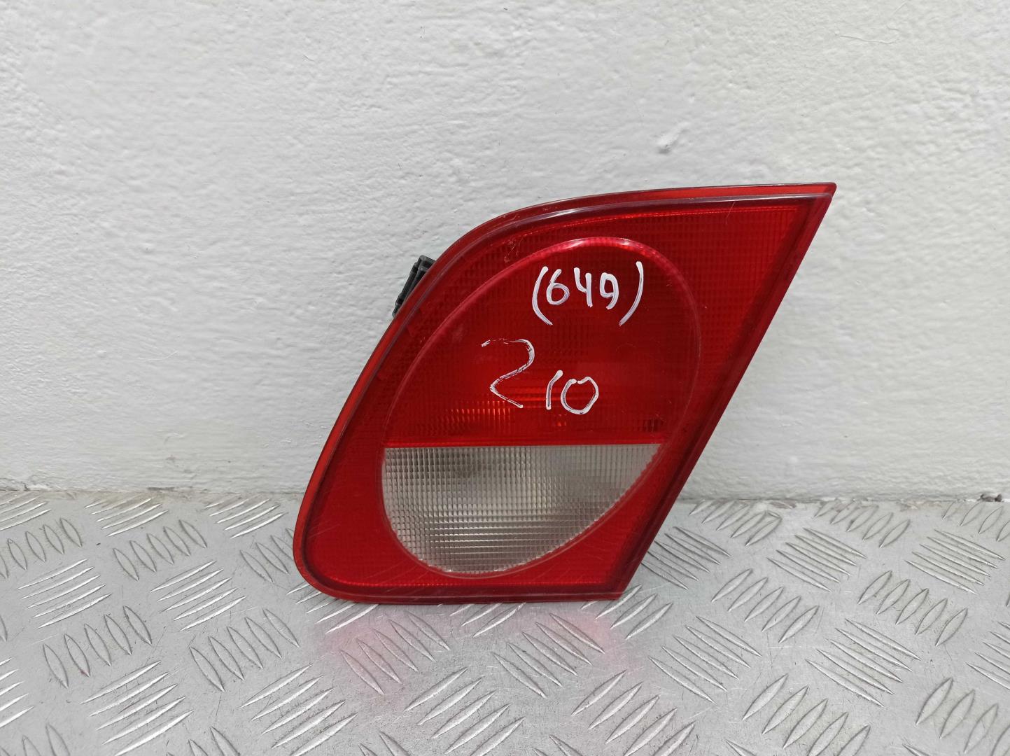 Фонарь задний внутренний правый