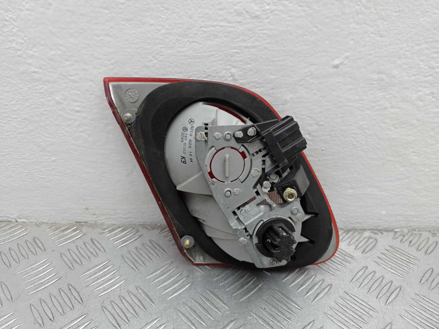 Фонарь задний внутренний правый