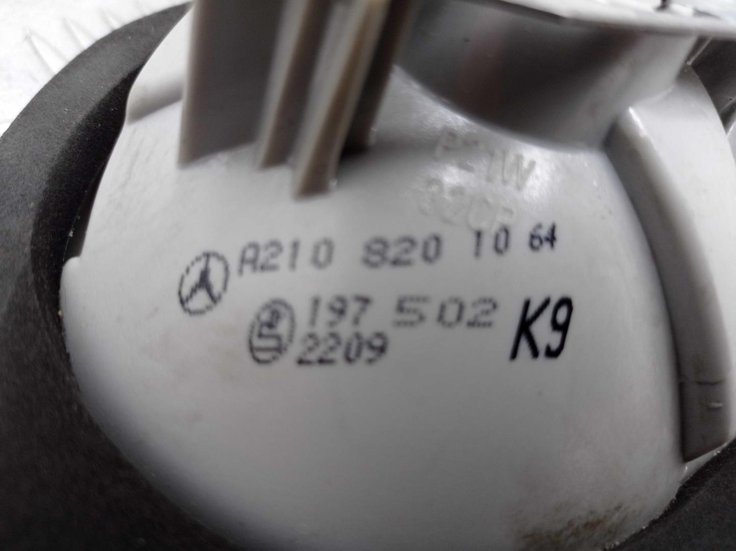 Фонарь задний внутренний правый