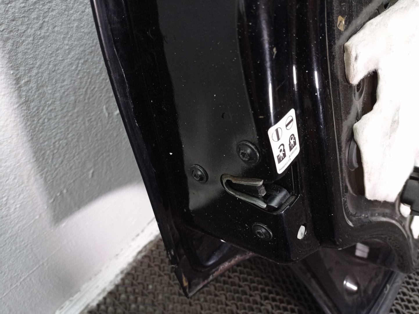 Петля двери