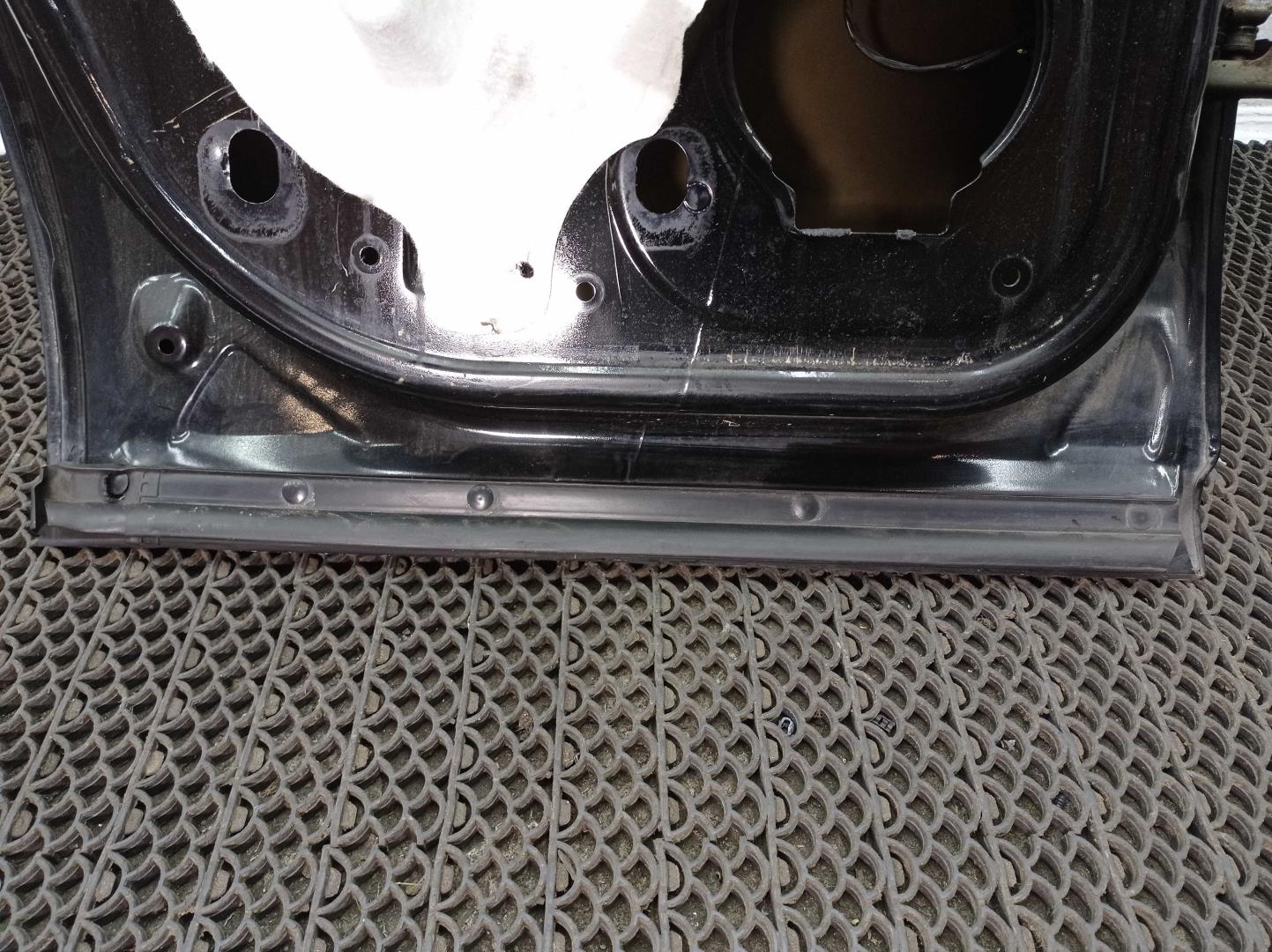 Петля двери