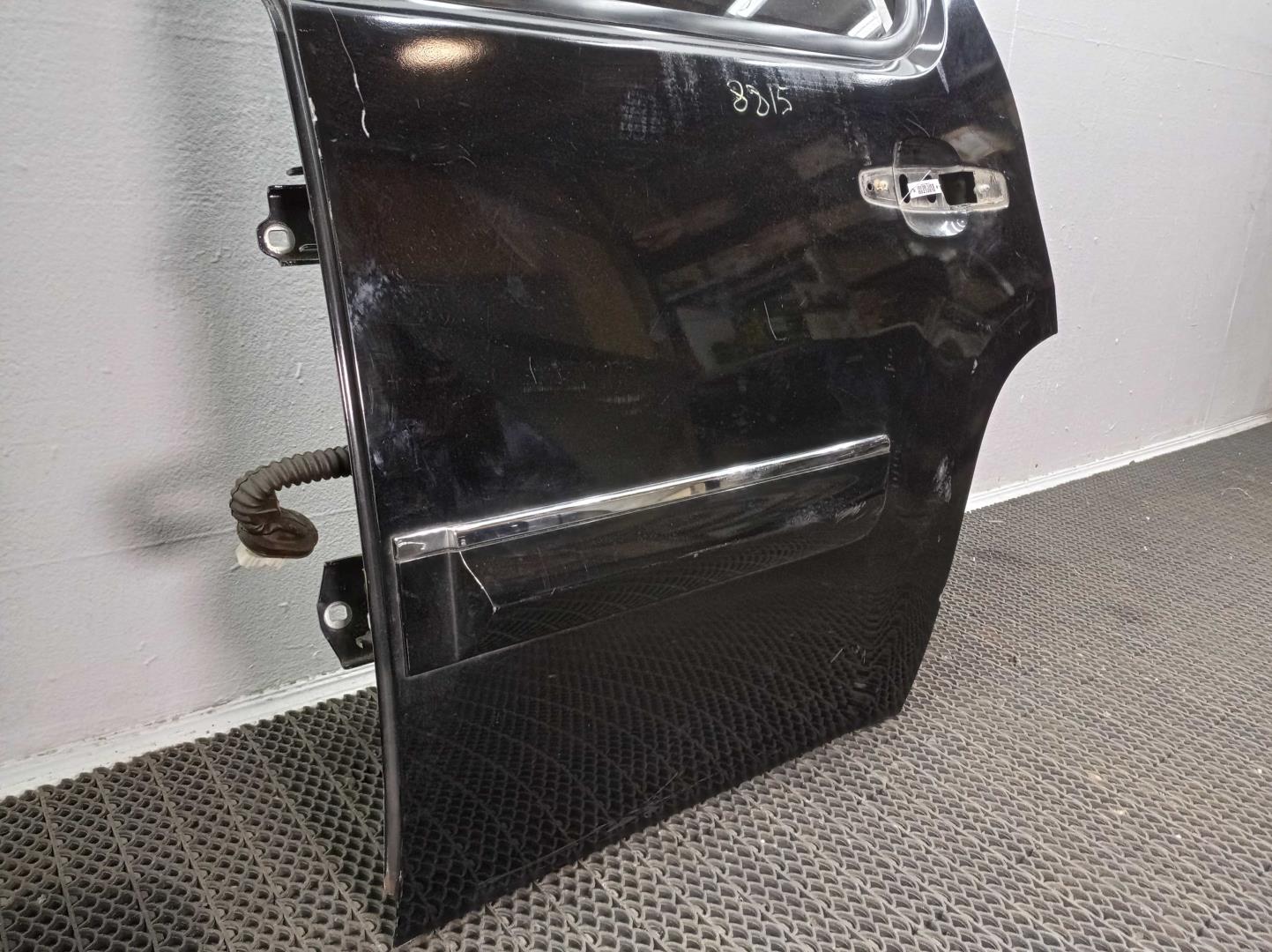 Петля двери