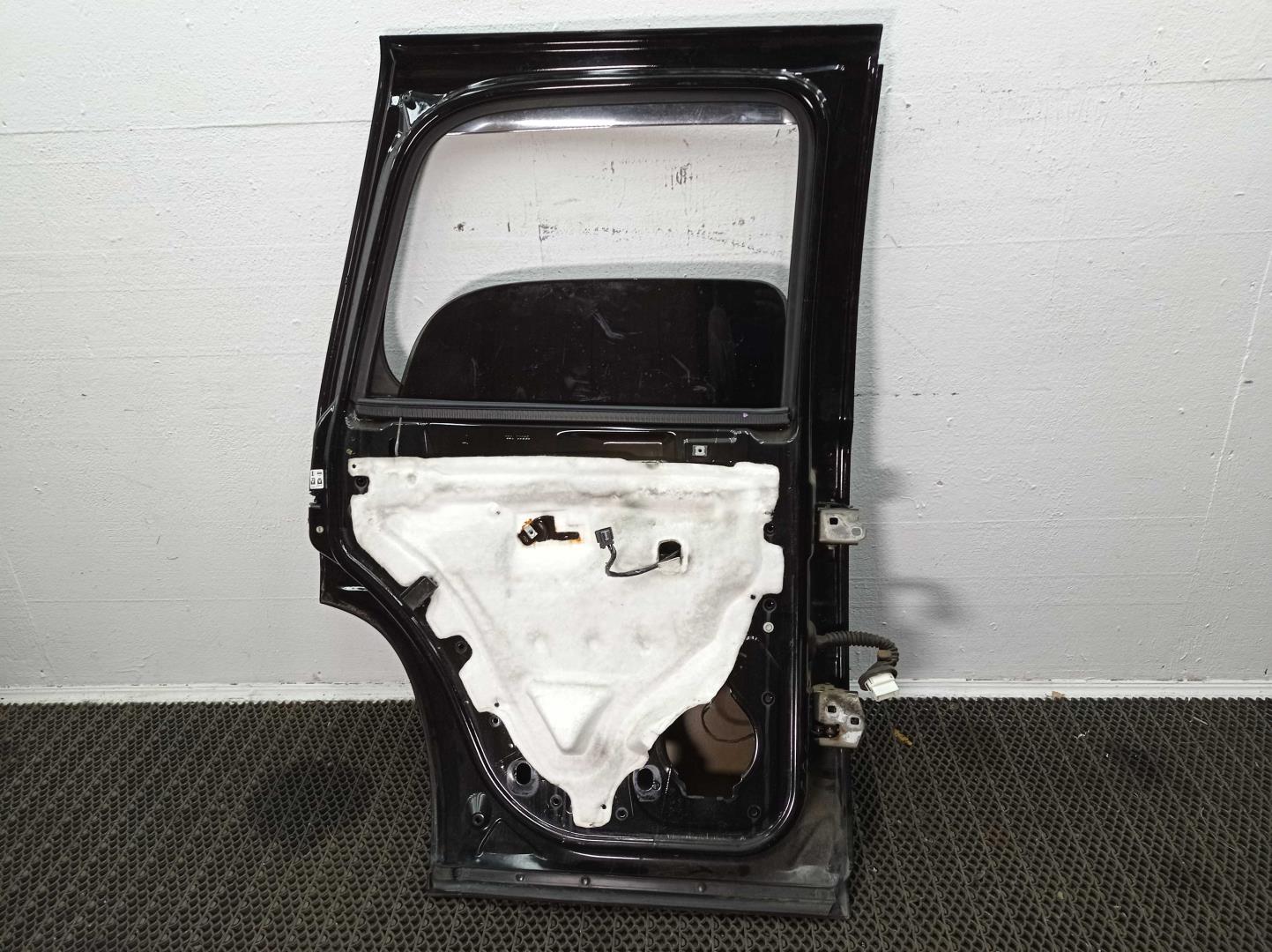 Петля двери